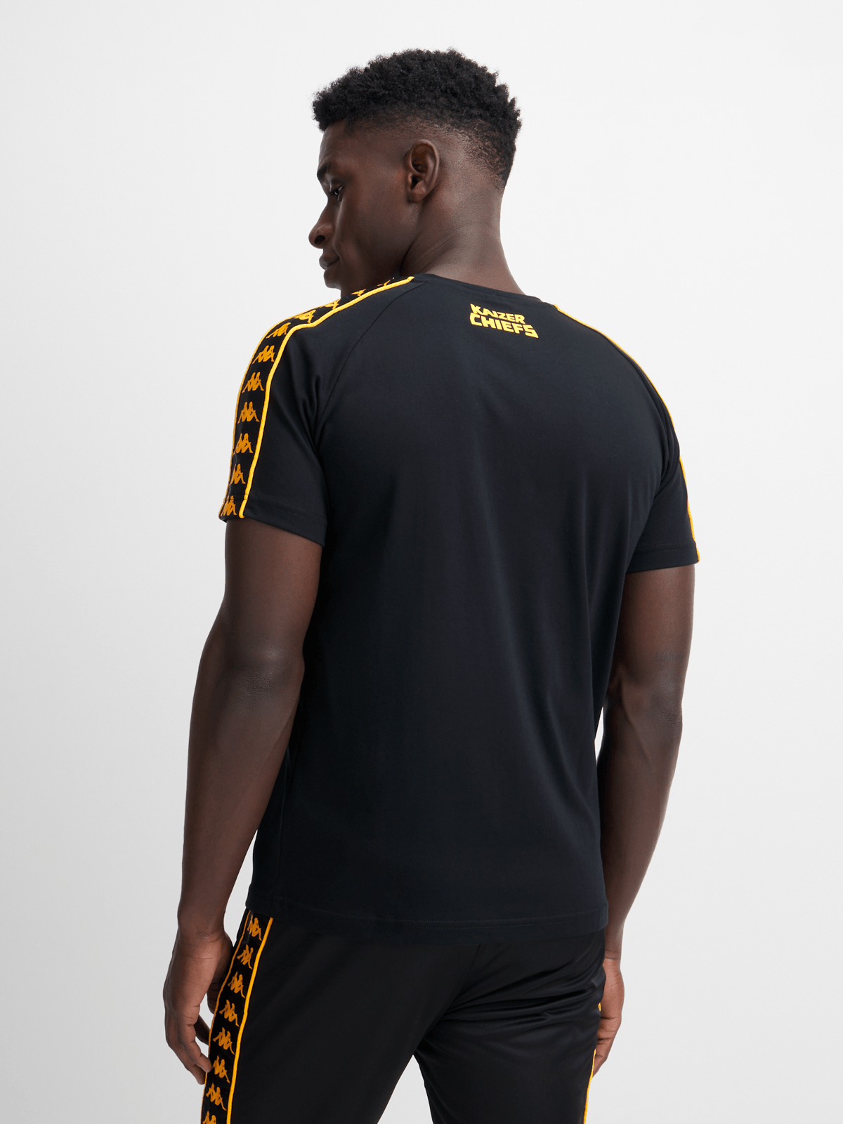 Kappa Men's Kaizer Chiefs 222 Banda Coena Slim-Fit Black Cotton Tee